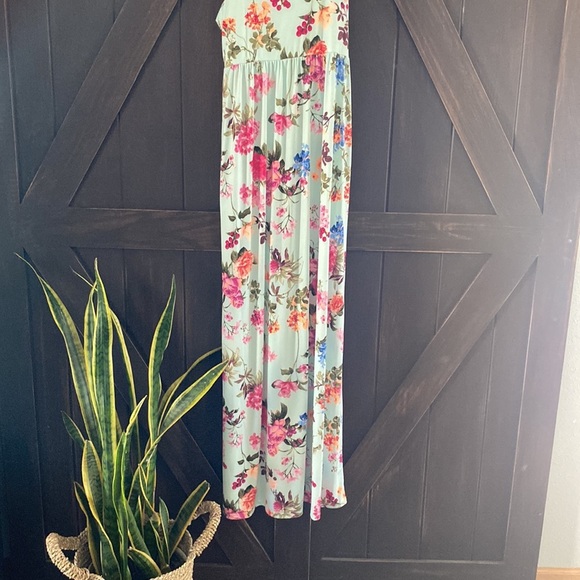 Bellamie Large Light Green with Vibrant Flower design. Sleeveless - Picture 2 of 8